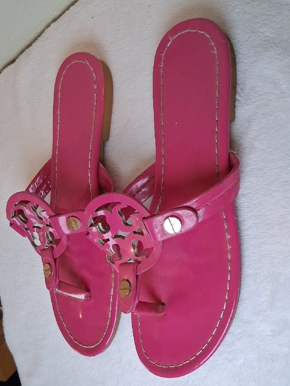 Tory Burch Hot Pink Logo Cutout Toe-Post Sandals - Picture 3 of 6